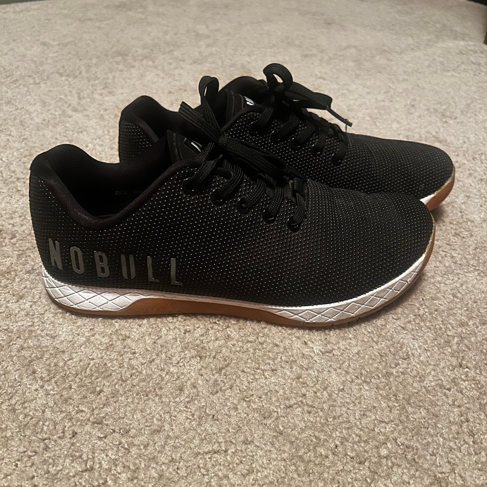 Nobull men's size 9.5 trainers black with gum sole